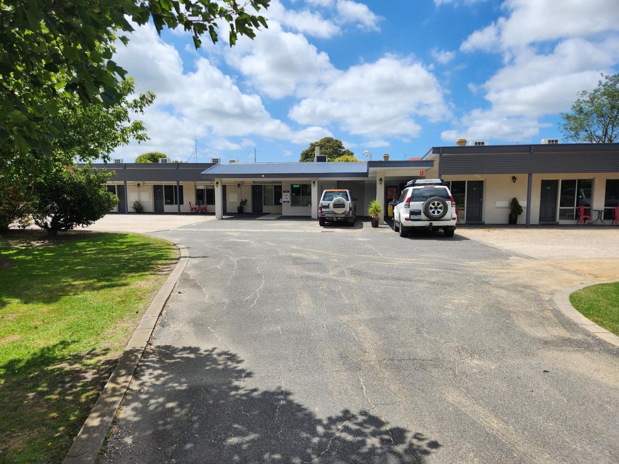 Motel24Seven And Apartments Sale Exterior photo